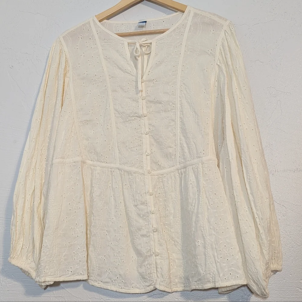 Old Navy Cream Eyelet Button-Front Peasant Blouse